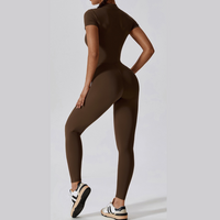 Κλασική κοντομάνικη φόρμα με φερμουάρ - καφέ