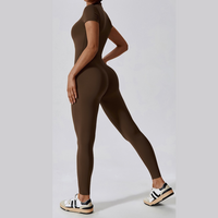 Κλασική κοντομάνικη φόρμα με φερμουάρ - καφέ